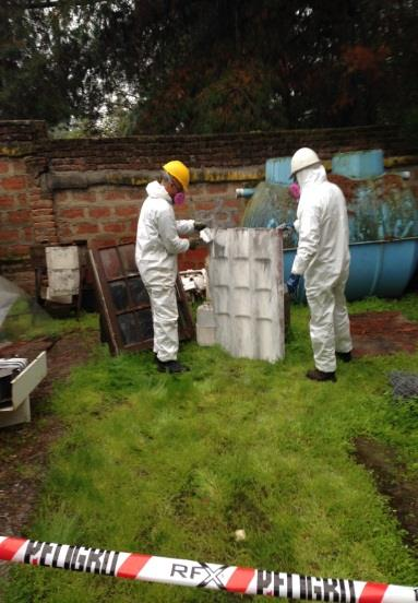 Manipulación de residuos peligrosos con EPP